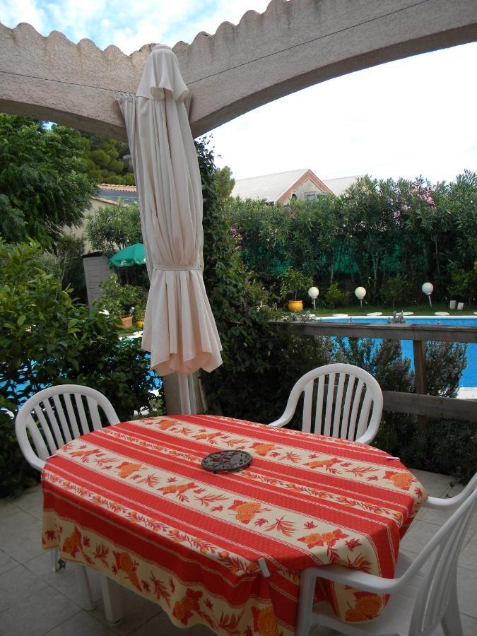 Chez Patrick Roujan Bed and Breakfast Εξωτερικό φωτογραφία