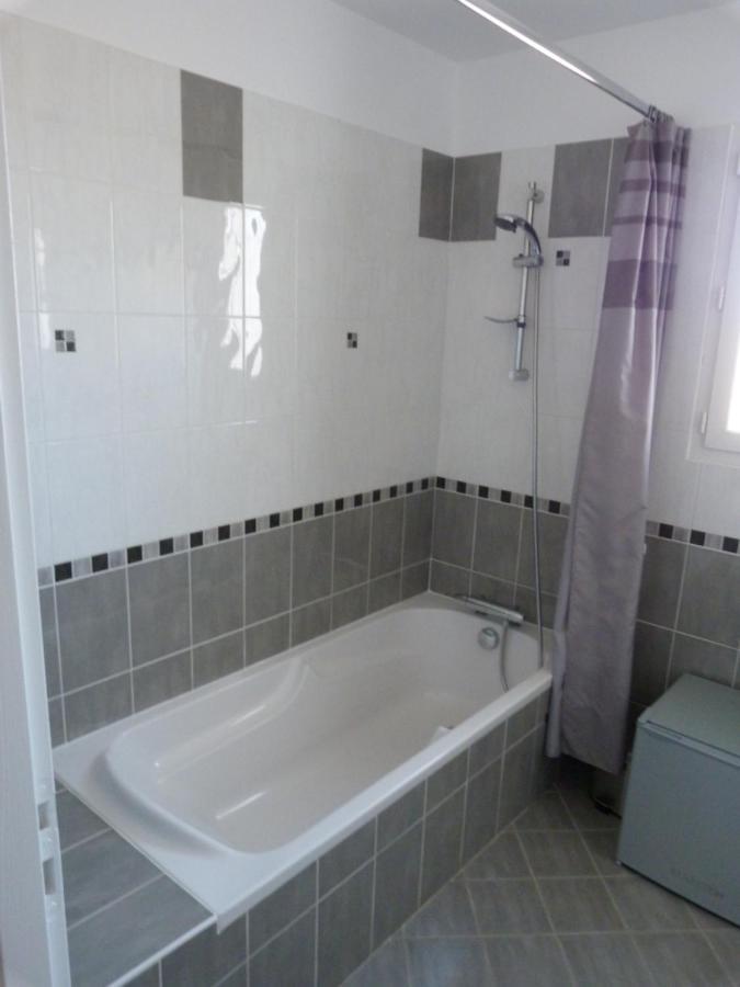 Chez Patrick Roujan Bed and Breakfast Εξωτερικό φωτογραφία
