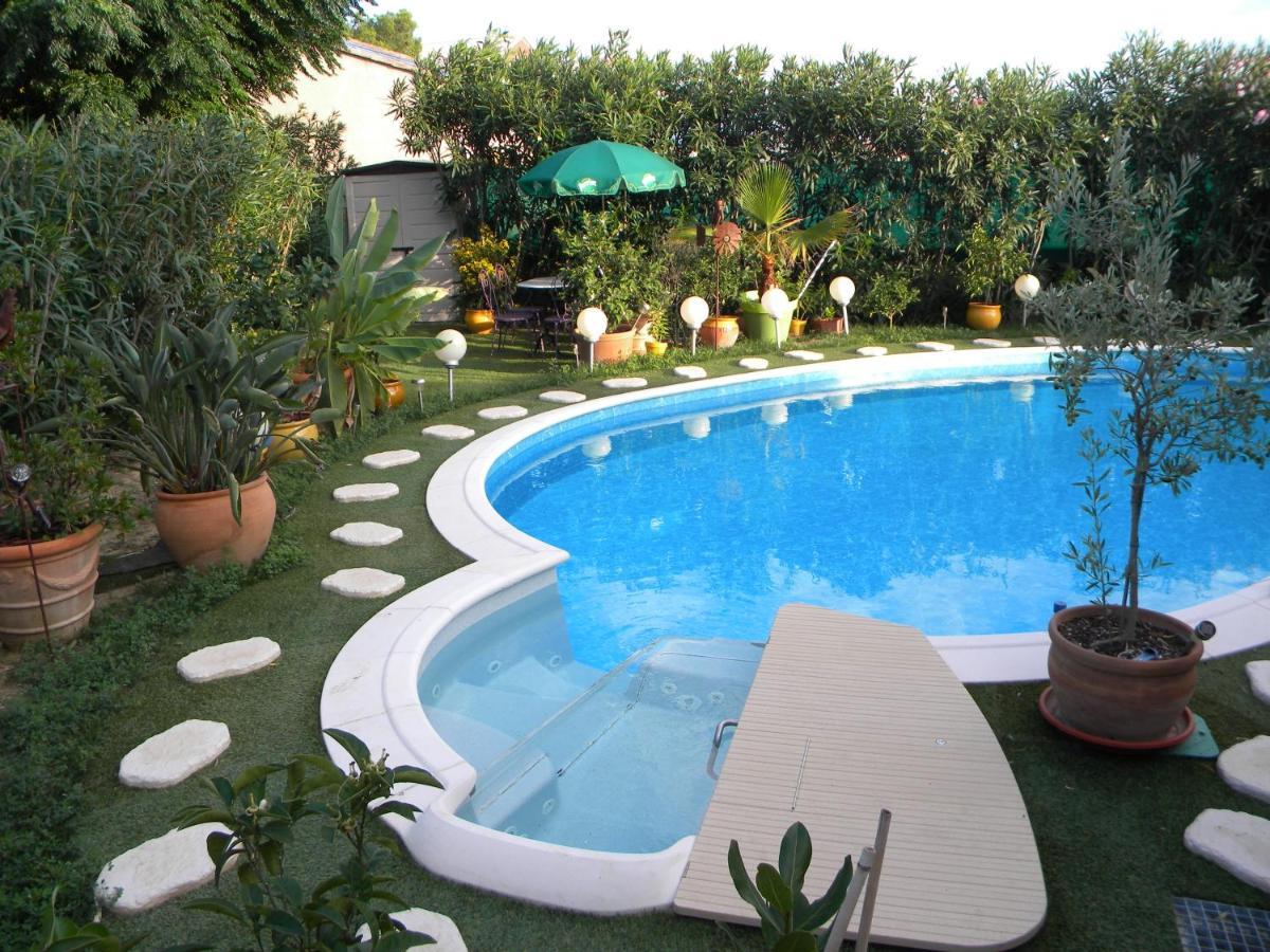 Chez Patrick Roujan Bed and Breakfast Εξωτερικό φωτογραφία