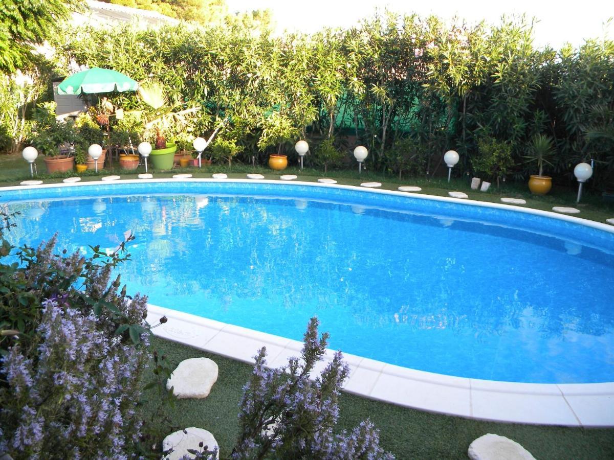 Chez Patrick Roujan Bed and Breakfast Εξωτερικό φωτογραφία
