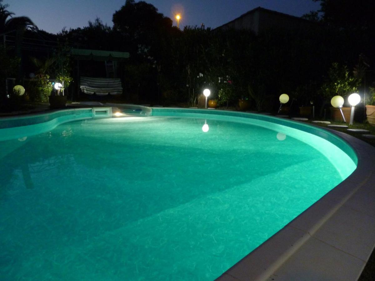Chez Patrick Roujan Bed and Breakfast Εξωτερικό φωτογραφία