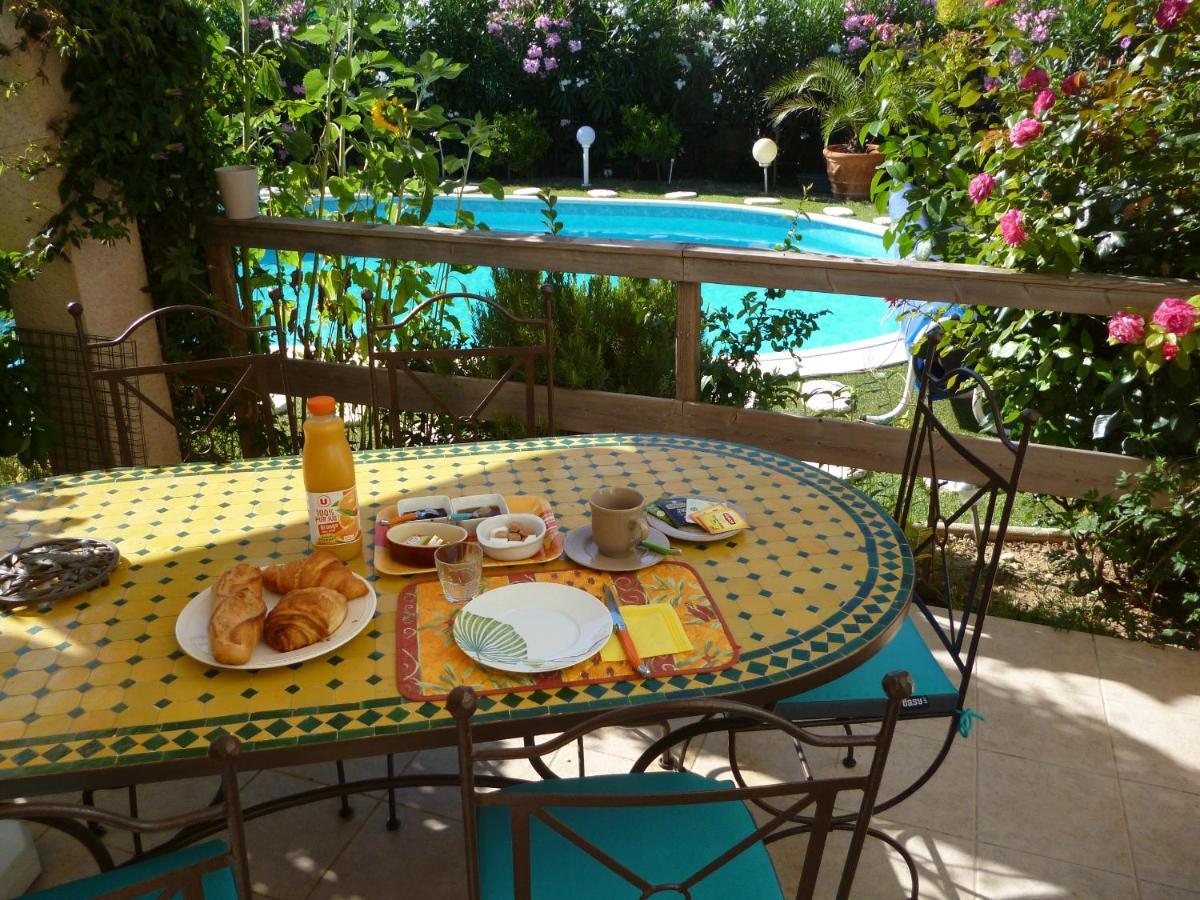 Chez Patrick Roujan Bed and Breakfast Εξωτερικό φωτογραφία