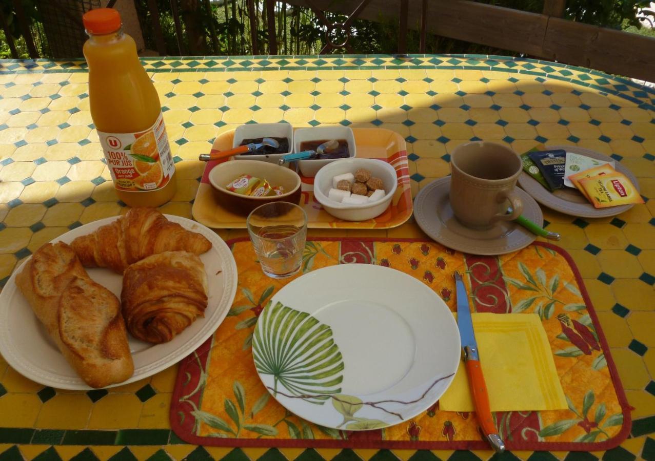 Chez Patrick Roujan Bed and Breakfast Εξωτερικό φωτογραφία
